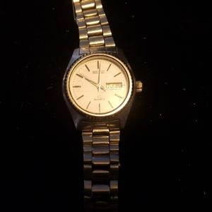 SEIKO SQ QUARTZ LADIES WATCH